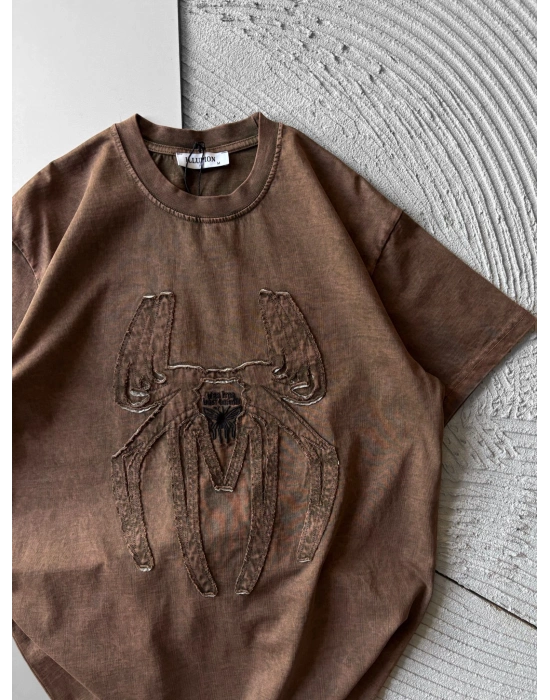 BİSİKLET YAKA YIKAMALI KABARTMA NAKIŞLI OVERSİZE TSHİRT KAHVE