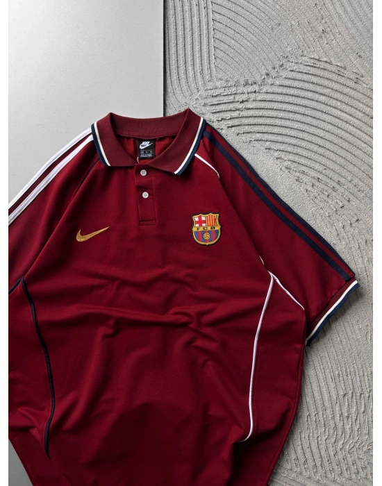POLO YAKA YAN-ORTA BİYELİ CİFT NAKIŞLI BARCA OVERSİZE TSHİRT BORDO