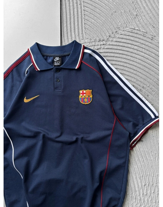 POLO YAKA YAN-ORTA BİYELİ CİFT NAKIŞLI BARCA OVERSİZE TSHİRT LACİ