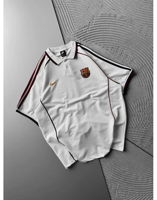 POLO YAKA YAN-ORTA BİYELİ CİFT NAKIŞLI BARCA OVERSİZE TSHİRT BEYAZ