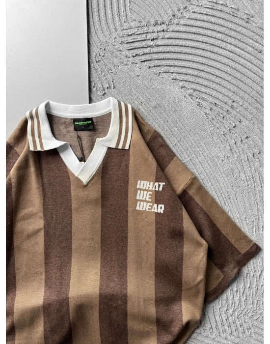 POLO YAKA TRİKO KUMAŞ WHAT OVERSİZE TSHİRT KAHVE