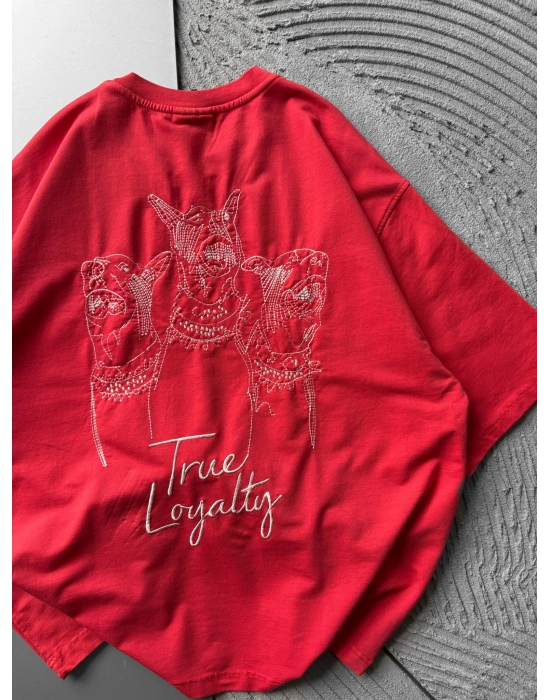 BİSİKLET YAKA DOBERMAN NAKIŞ OVERSİZE TSHİRT KIRMIZI