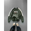 NK NAKIŞ DETAY KOLLAR YARI ŞERİT OVERSİZE SWEAT YEŞİL