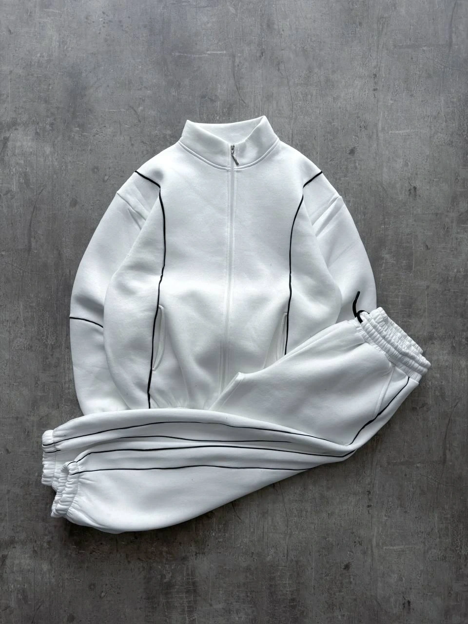 Biyeli Paça Lastik Şardonlu Eşofman Takımı-Beyaz