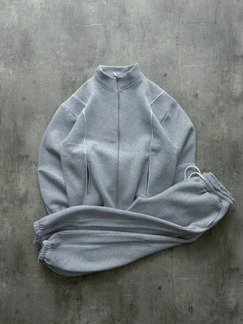 Biyeli Paça Lastik Şardonlu Eşofman Takımı-Gri