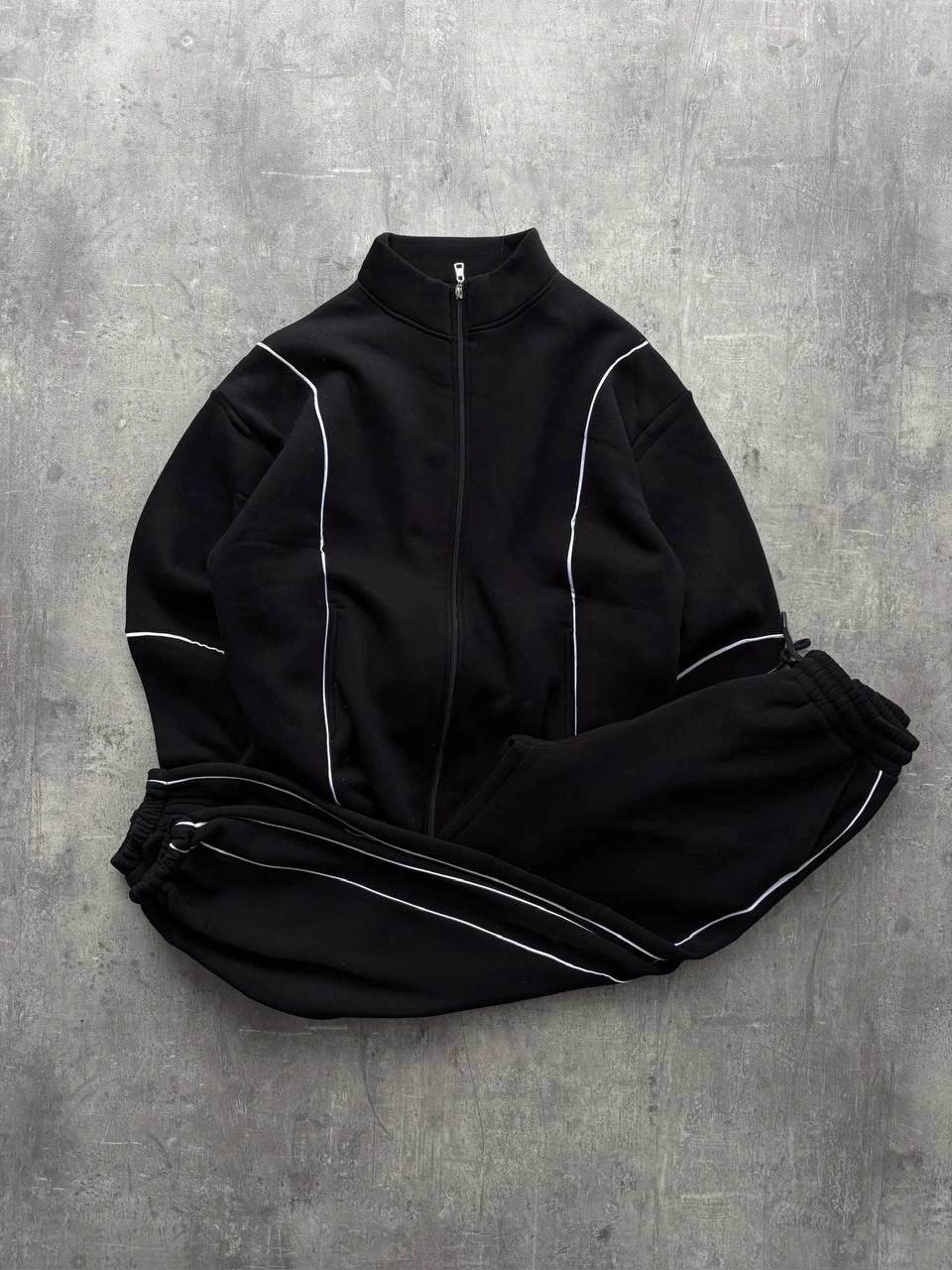 Biyeli Paça Lastik Şardonlu Eşofman Takımı-Siyah