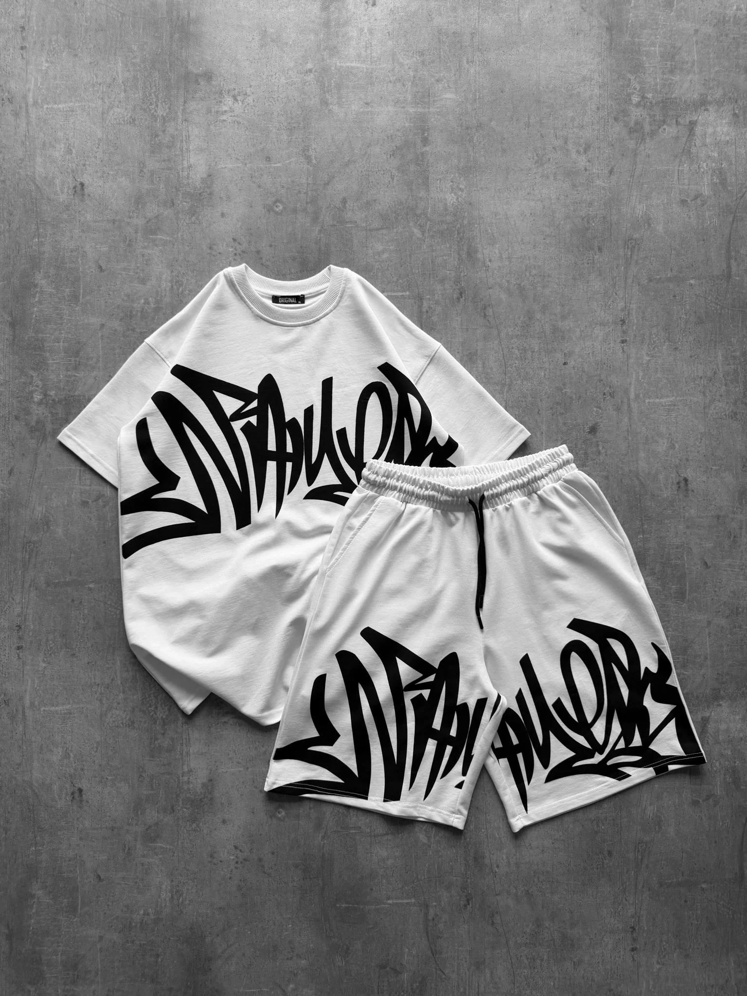 Graffiti Baskılı Unisex Şortlu Takım-Beyaz