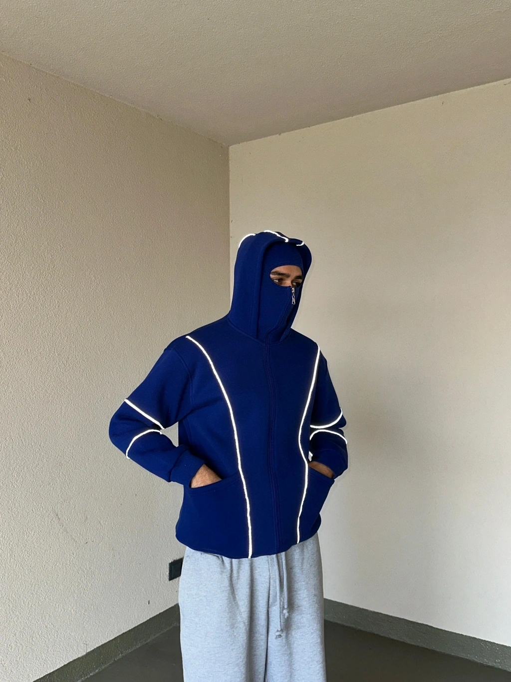 Reflektör Detaylı Maskeli Hoodie-Lacivert