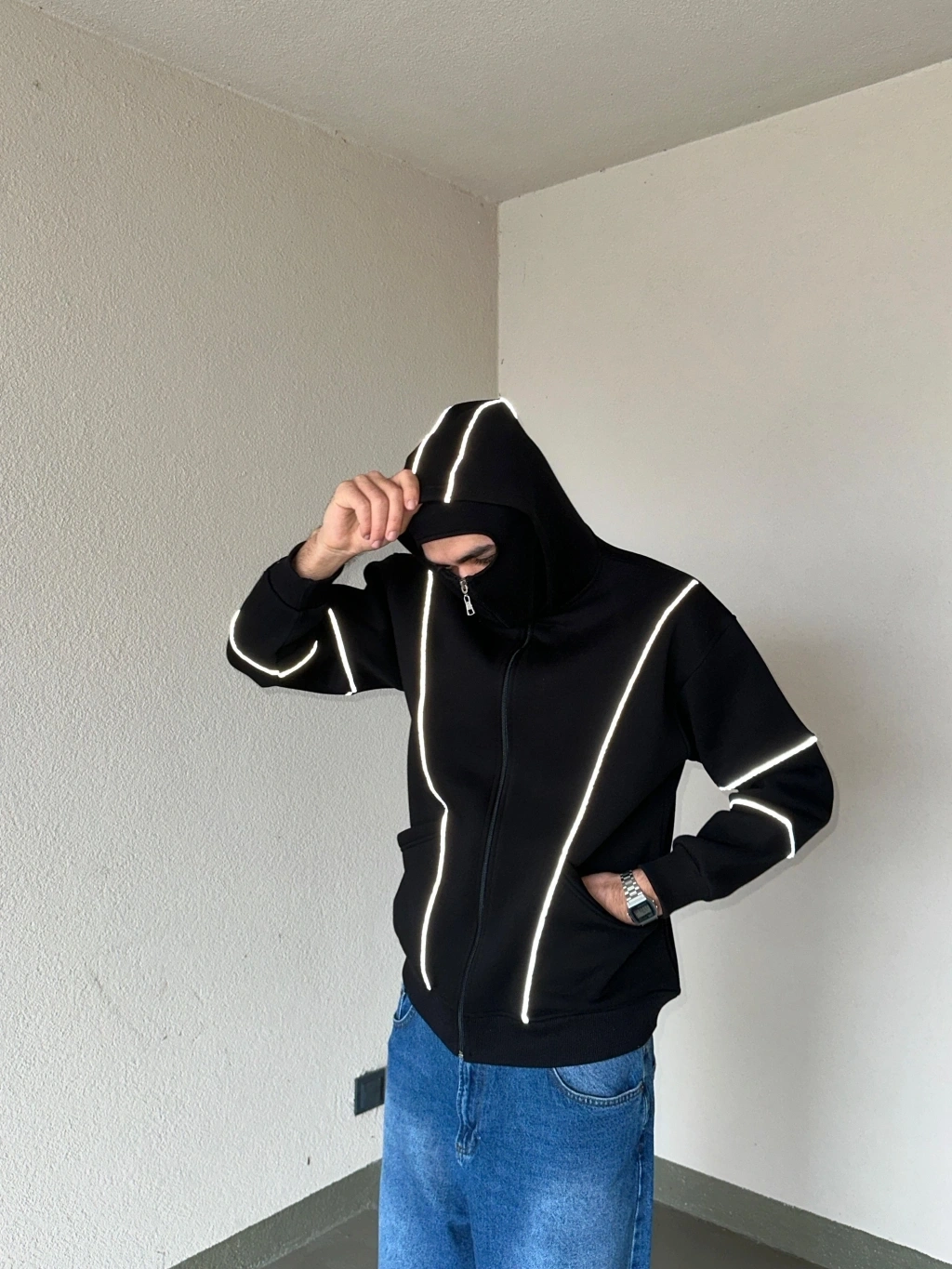 Reflektör Detaylı Maskeli Hoodie-Siyah