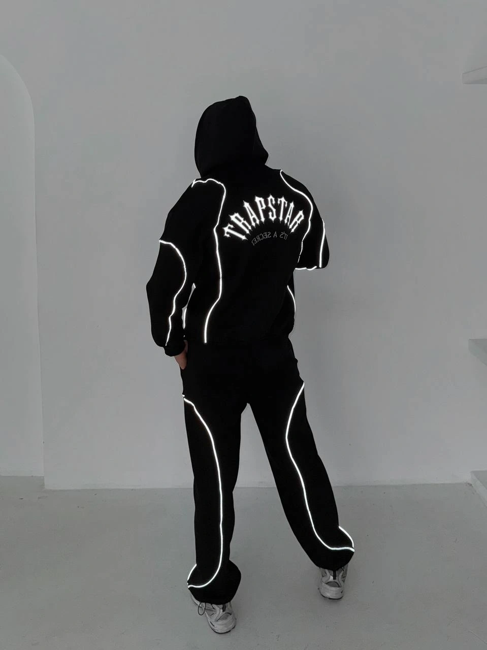 Reflektörlü Maskeli Unisex Eşofman Takımı-Siyah