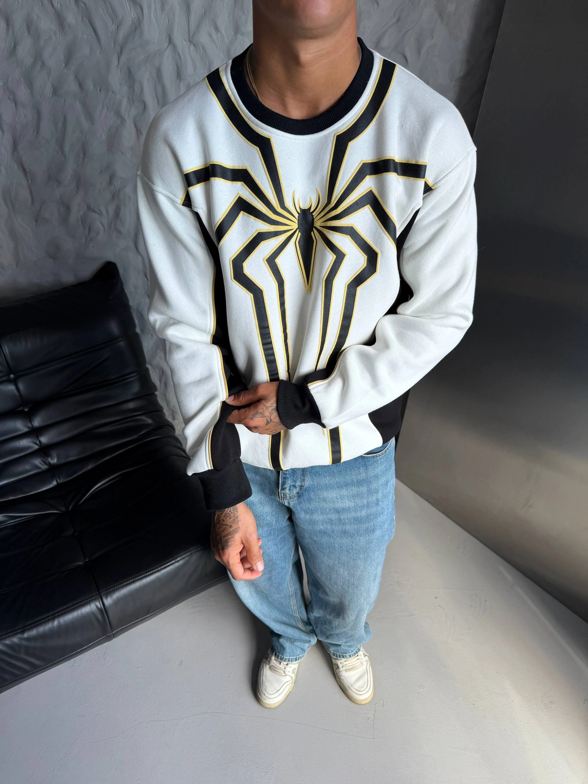 Spider Ön Baskı Unisex Sweatshirt - Beyaz