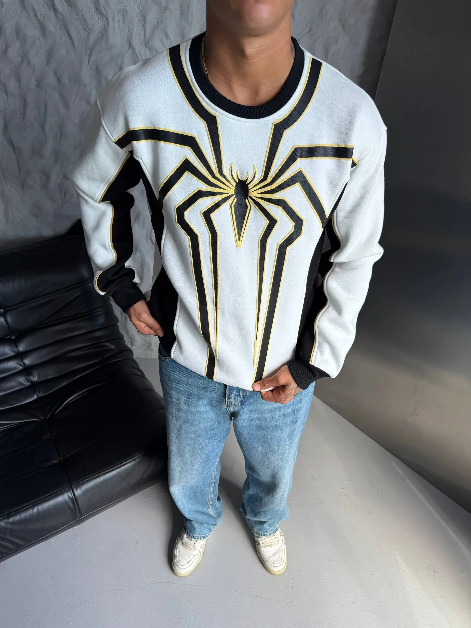 Spider Ön Baskı Unisex Sweatshirt - Beyaz