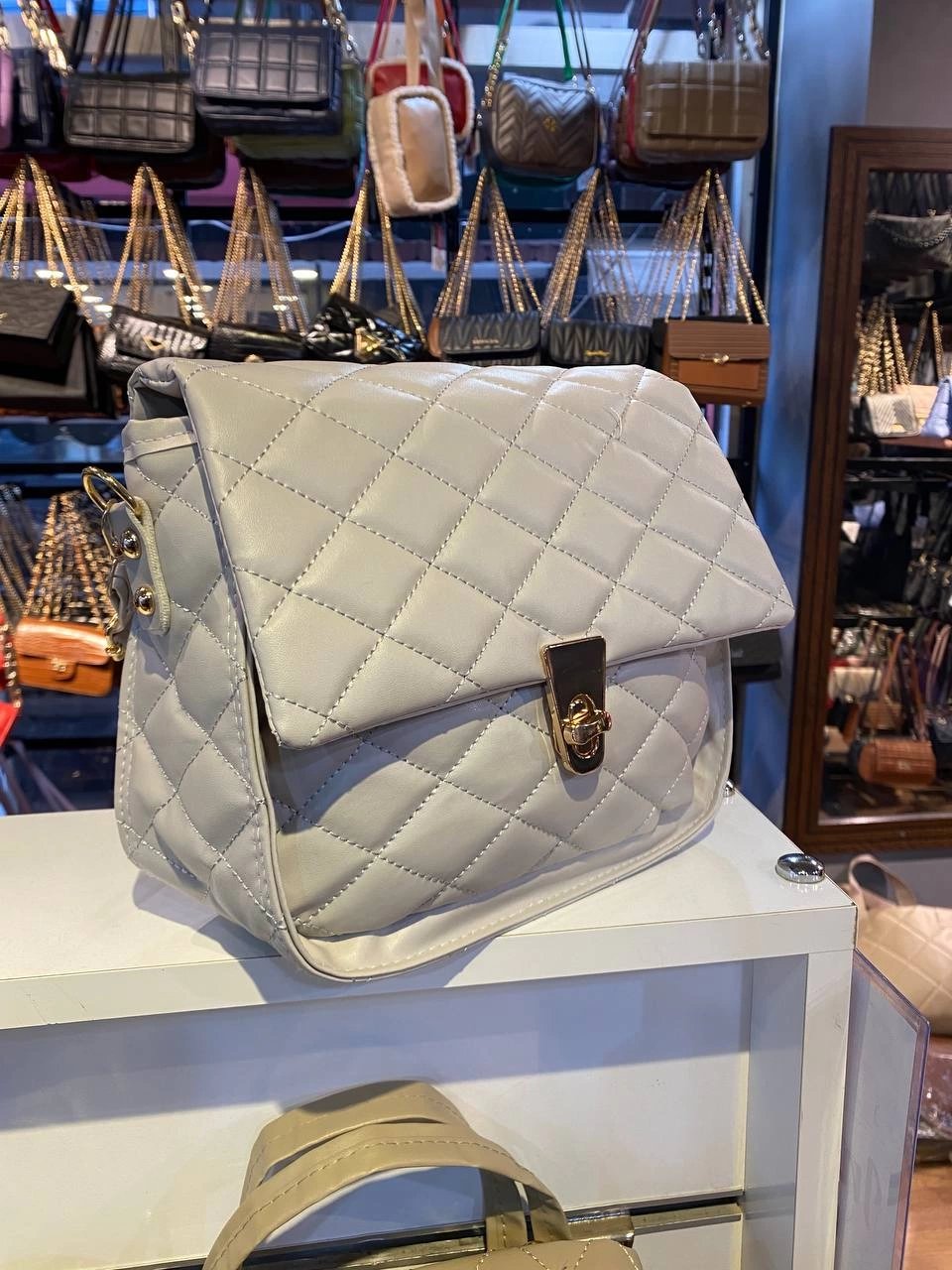 Açık Gri 3 Bölmeli Kapitone Çanta