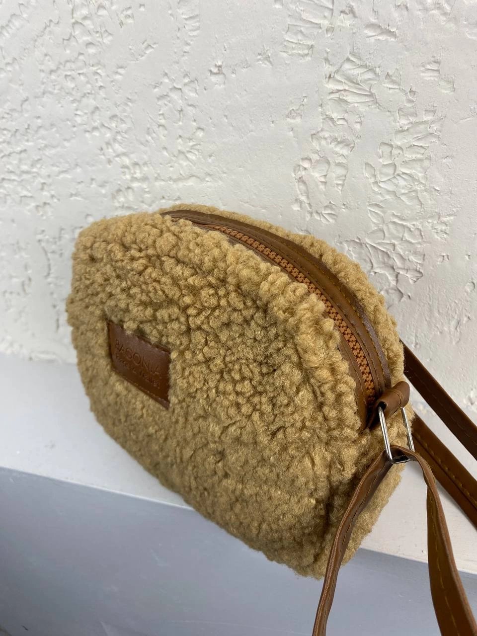 Açık Kahve Renk Peluş Çapraz Çanta