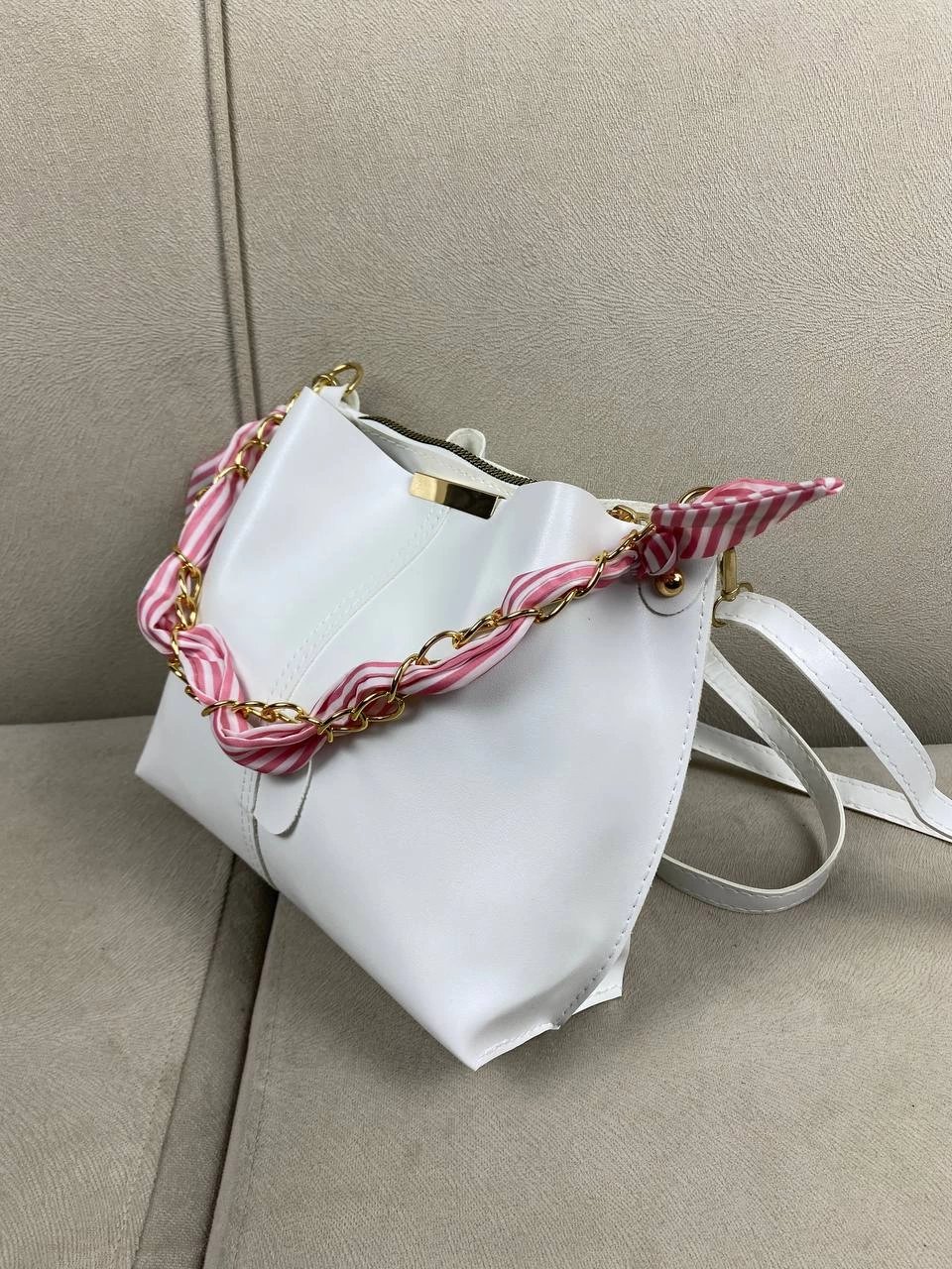 Beyaz 2 Bölme Yumuşak Kuşaklı Çanta