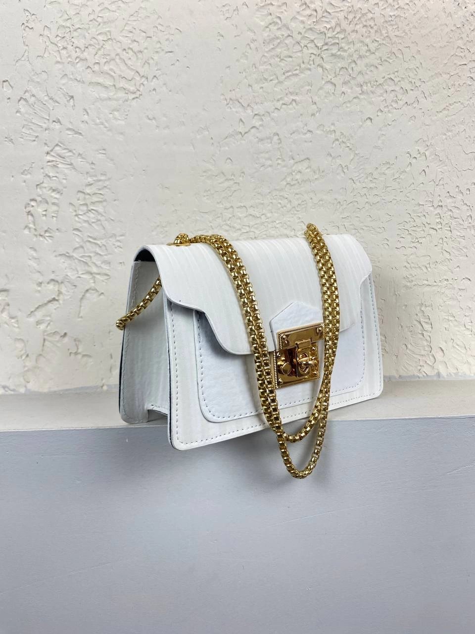 Beyaz Kalıp Zincirli Çanta