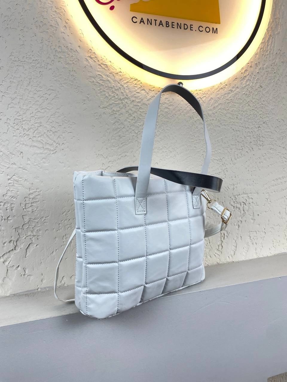 Beyaz Kapitone Kol Çanta CB2024