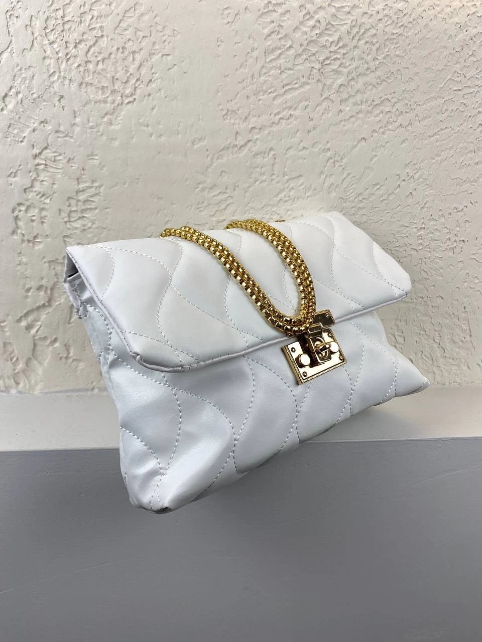 Beyaz Kapitone Zincirli Çanta