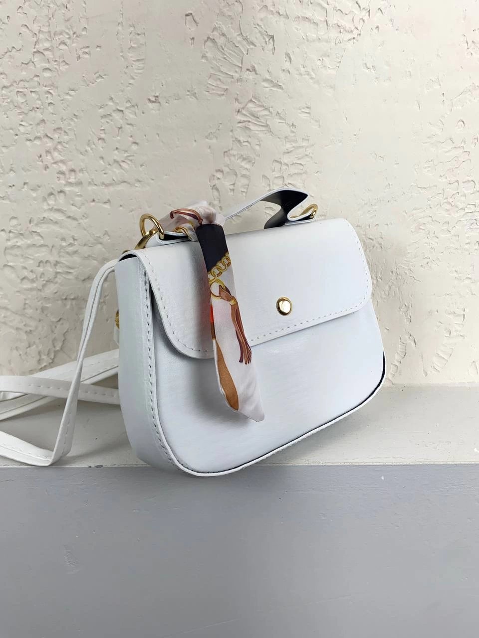 Beyaz Renk Fularlı Çapraz Çanta