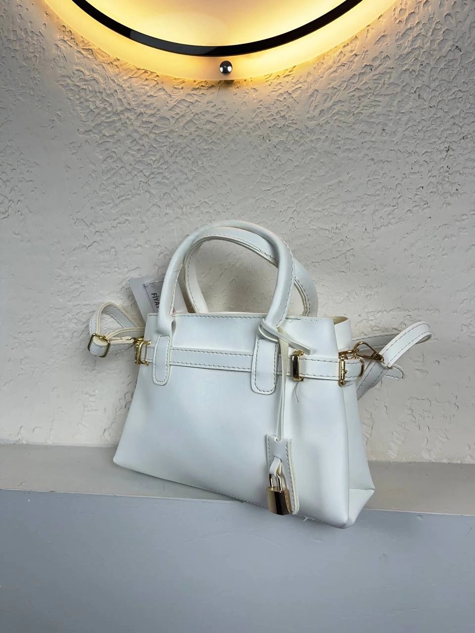 Beyaz Renk Kilit Detaylı Kalite Çanta CB1086