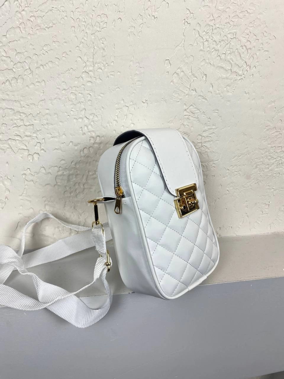 Beyaz Renk Kilit Fermuarlı Çapraz Çanta