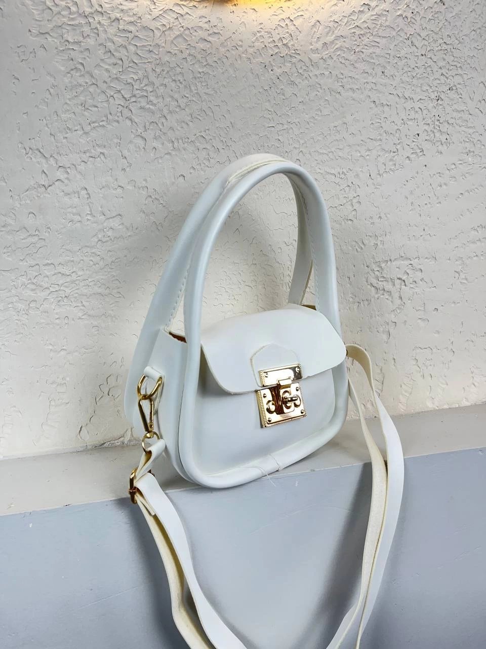 Beyaz Renk Kilitli Çapraz Çanta CB6974