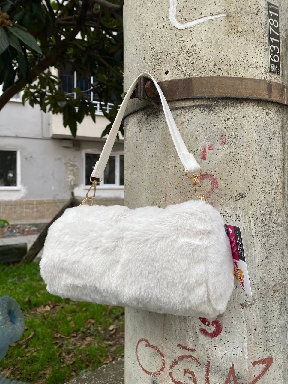 Beyaz Renk Peluş Silindir Çanta