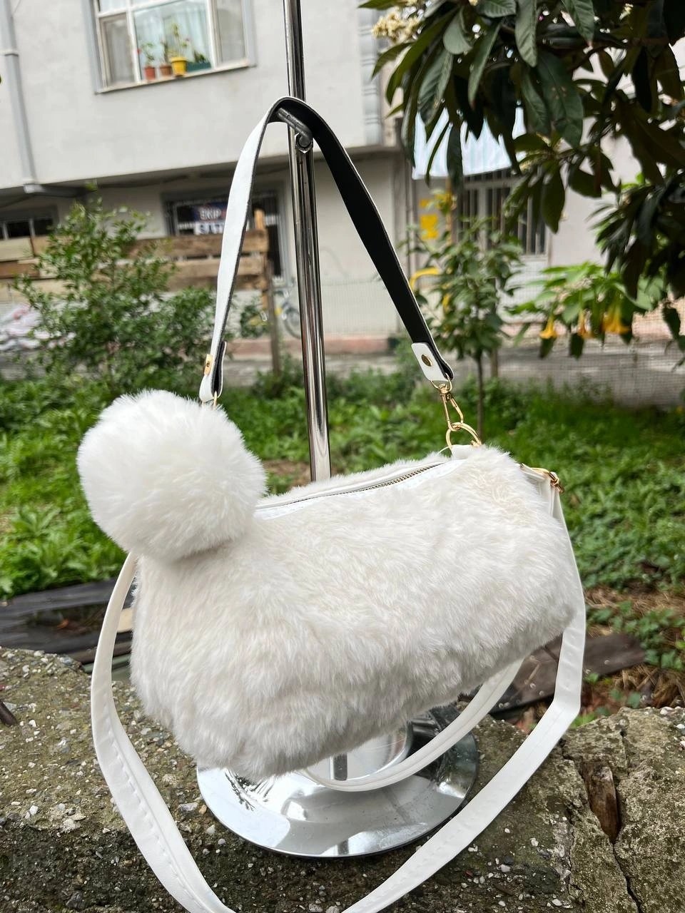 Beyaz Renk PONPON PELUŞLU Çanta CB82191