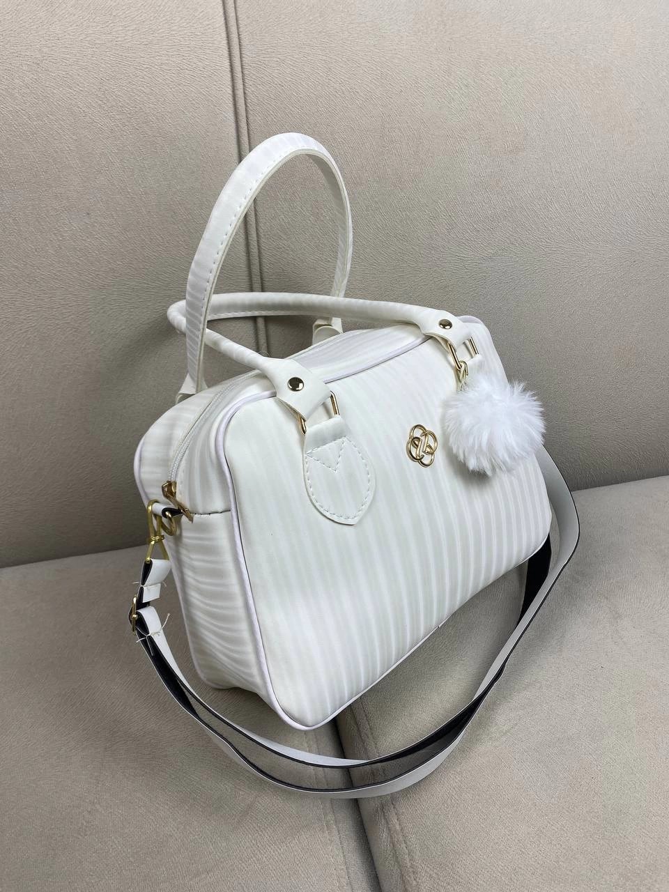 Beyaz Renk Ponponlu Kol Çanta 2024