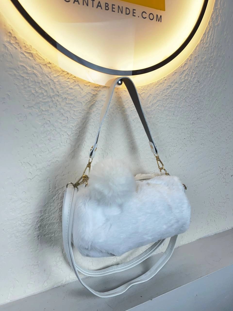 Beyaz Renk Ponponlu Peluş Çanta CB7400