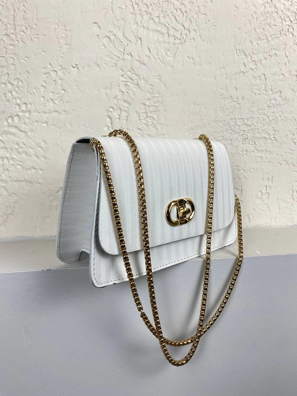 Beyaz Renk Zincirli Çapraz Çanta