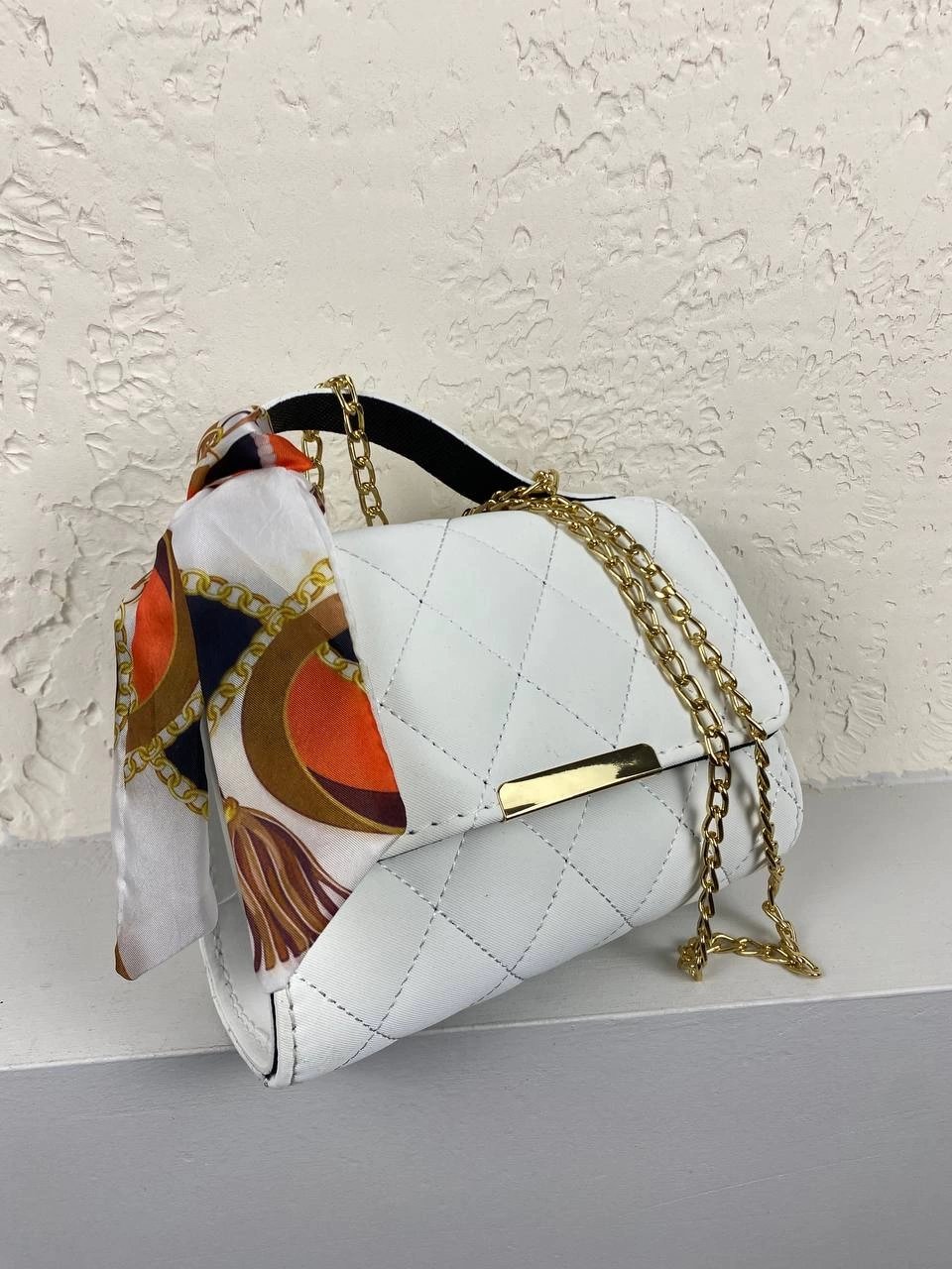 Beyaz Şallı Zincirli Çanta