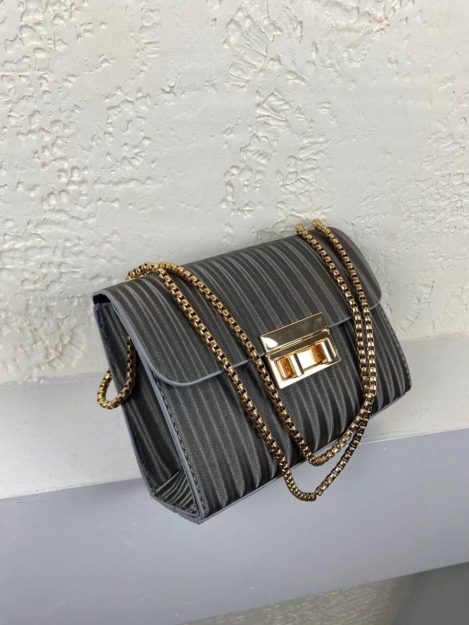 Beyaz Zincir Detaylı Çapraz Çanta