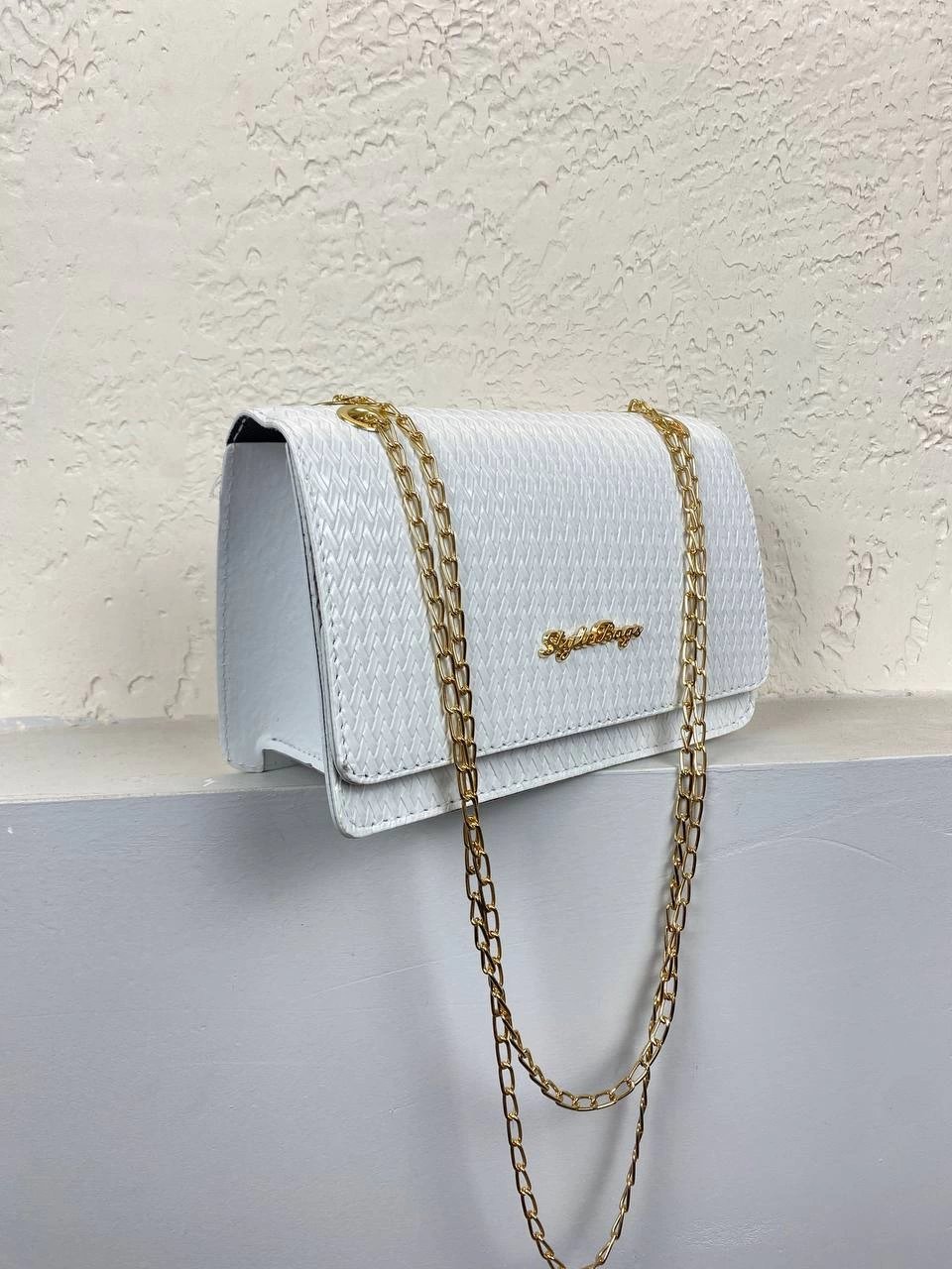 Beyaz Zincirli Çapraz Kalıp Çanta