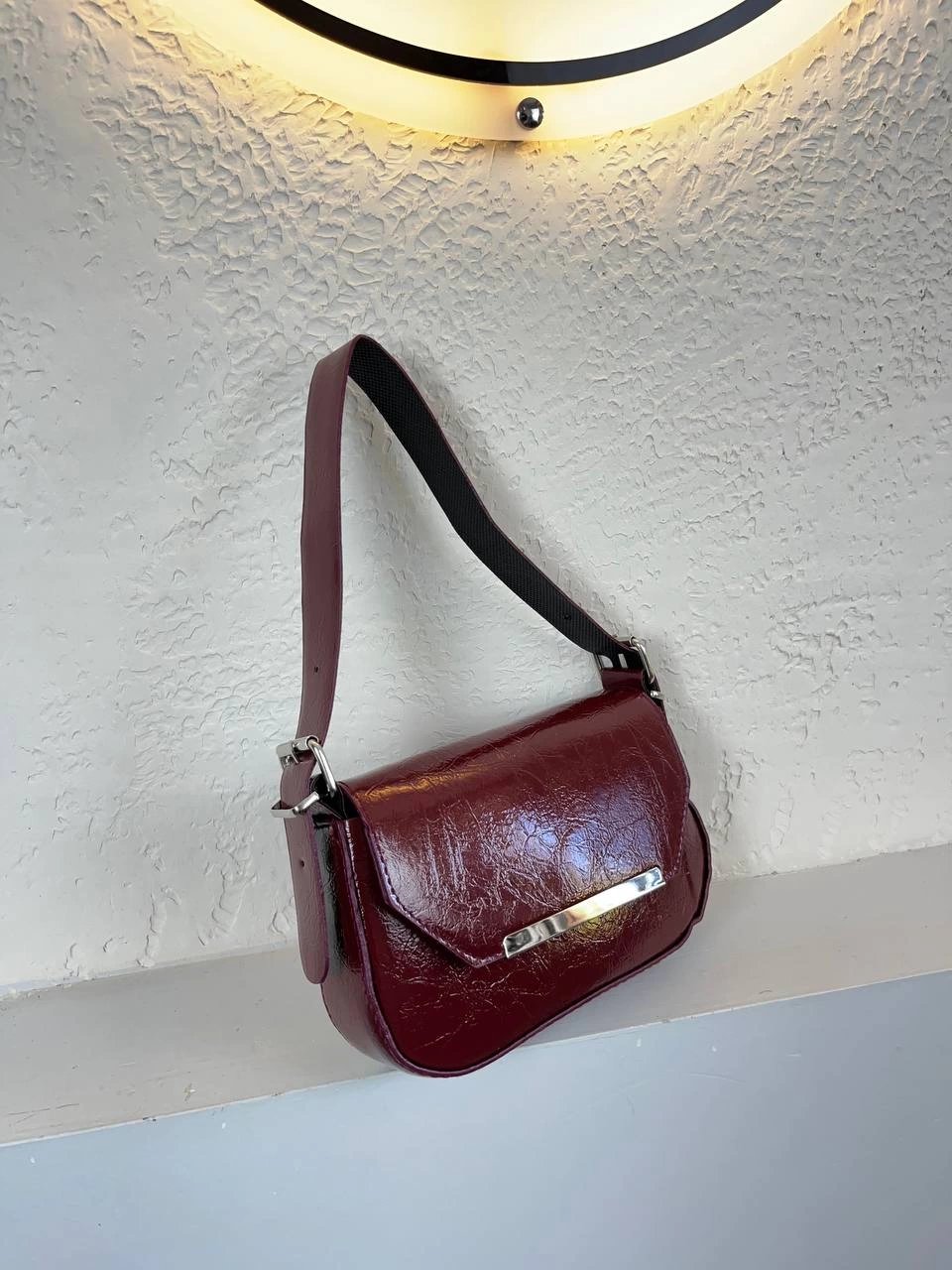 Bordo Renk Önü Metal Kalıp Çanta CB8459