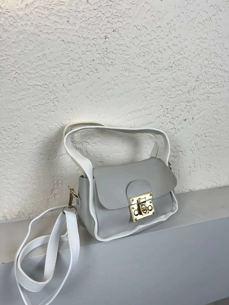 Gri Beyazlı Renk Kilitli Çapraz Çanta CB6974