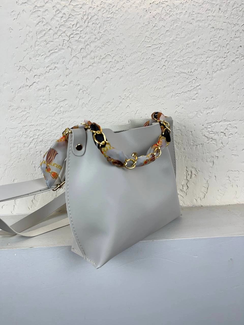 Gri Fularlı Çapraz Çanta CB5219