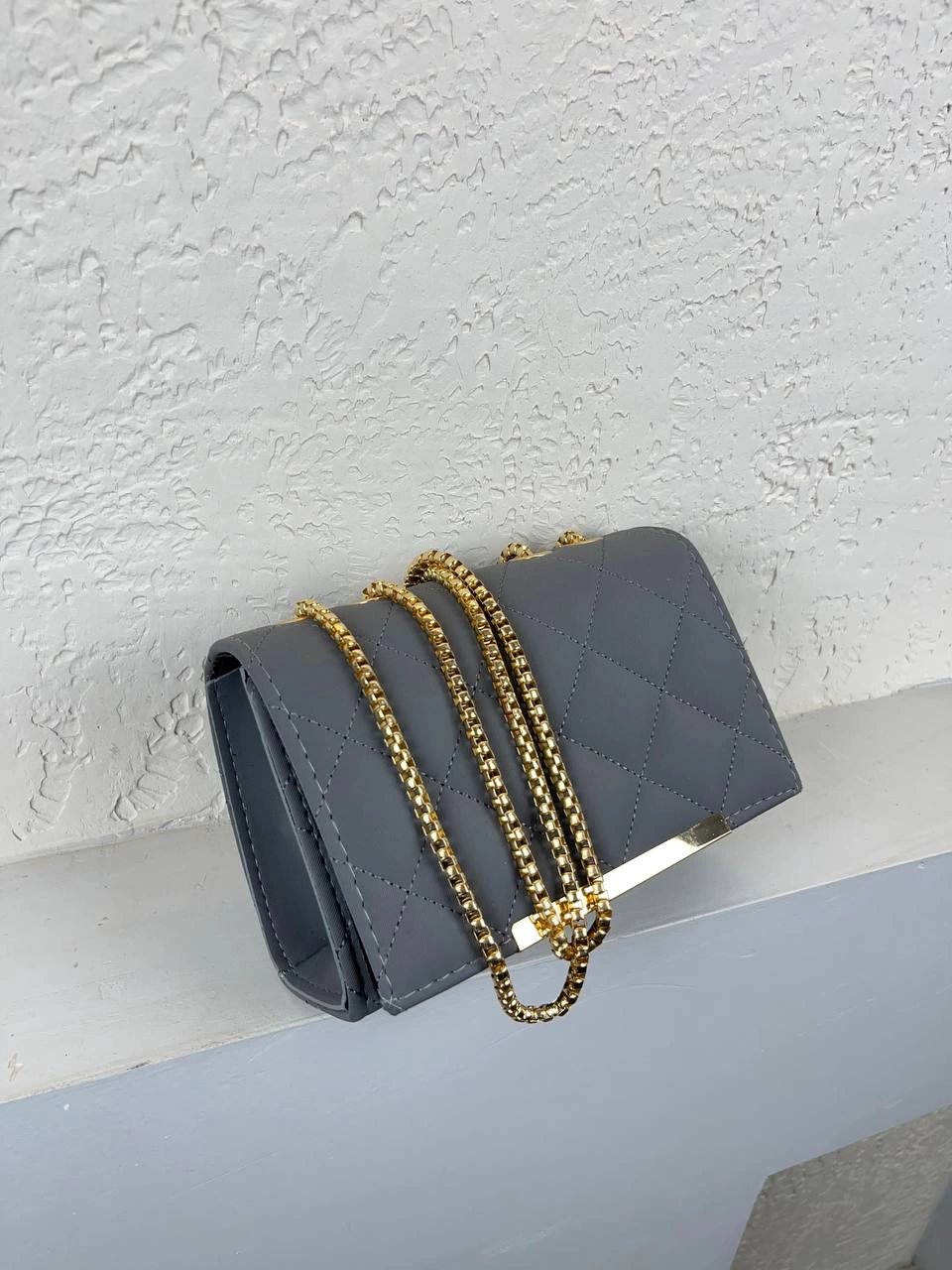 Gri Kapitone Zincirli Çapraz Çanta CB9669