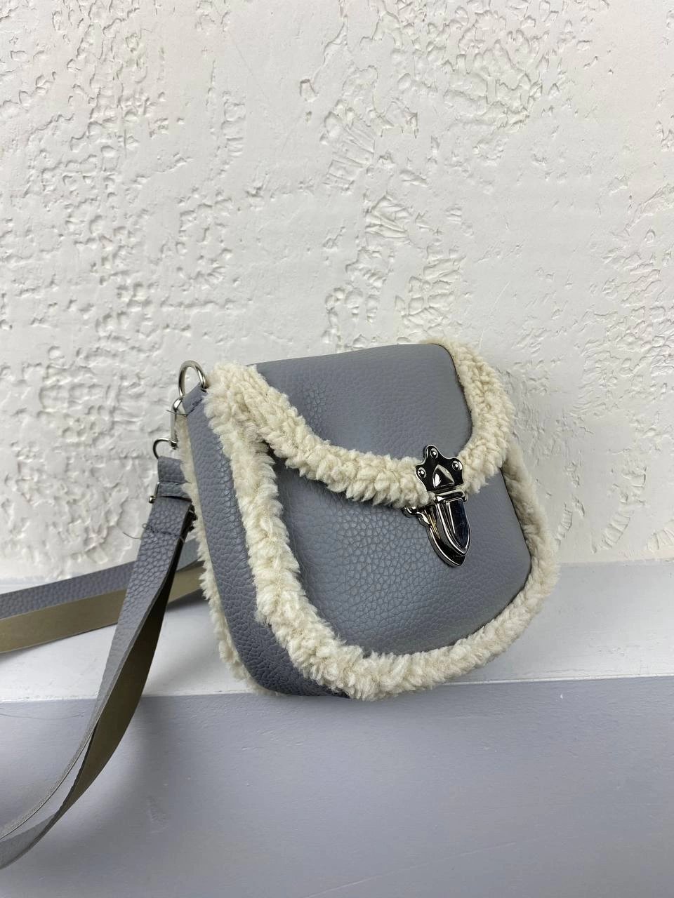 Gri Peluş Çanta