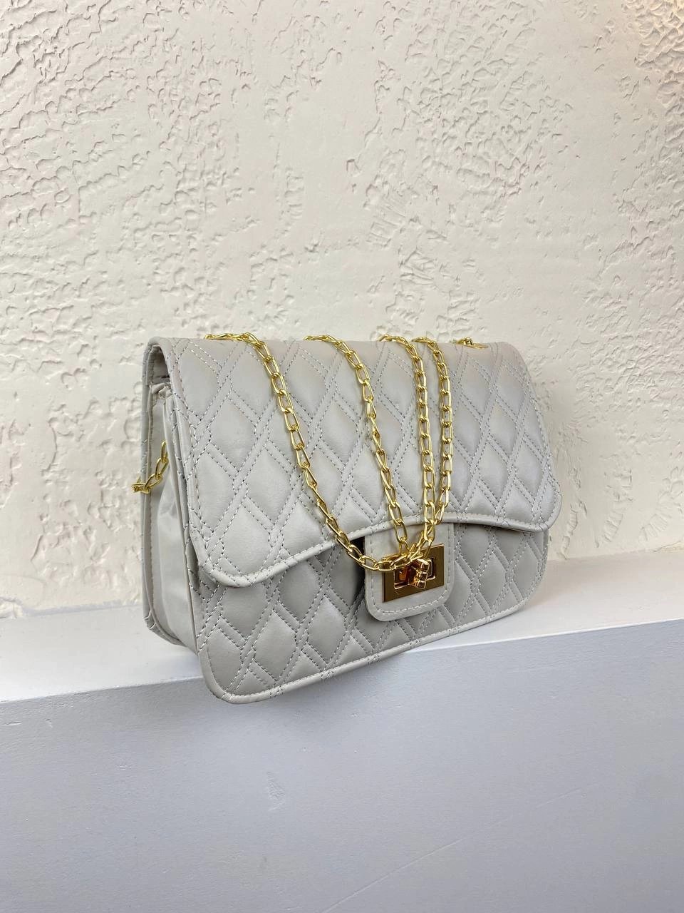 Gri Renk Kapitone Zincirli Çanta