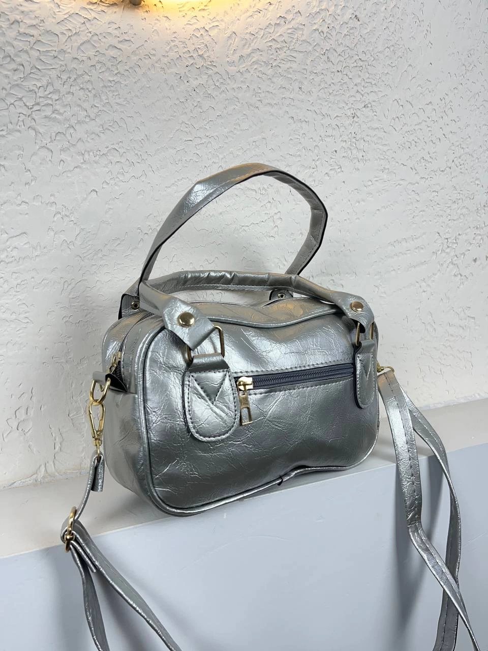 Gümüş Renk Önü Fermuarlı Çanta CB7418