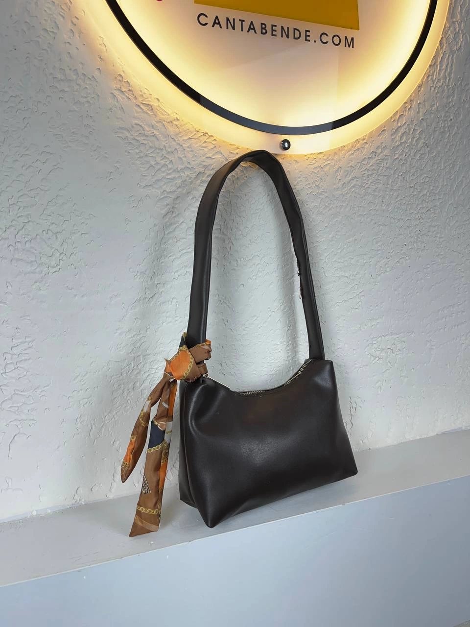 Kahve Deri Baget Fularlı Kol Çanta CB3089