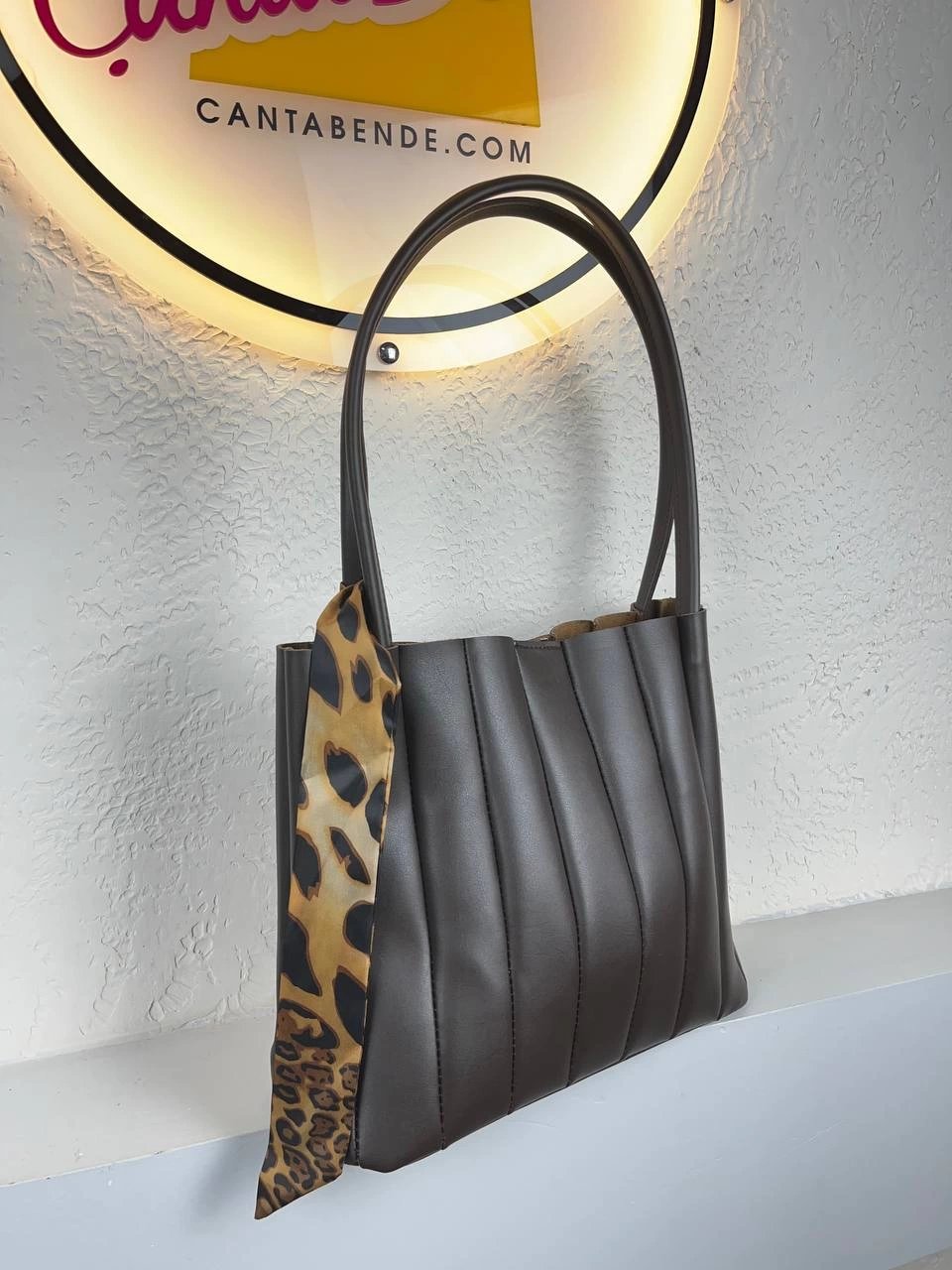 Kahve Renk Fularlı Yavrulu Lüx Kalite Çanta CB6397