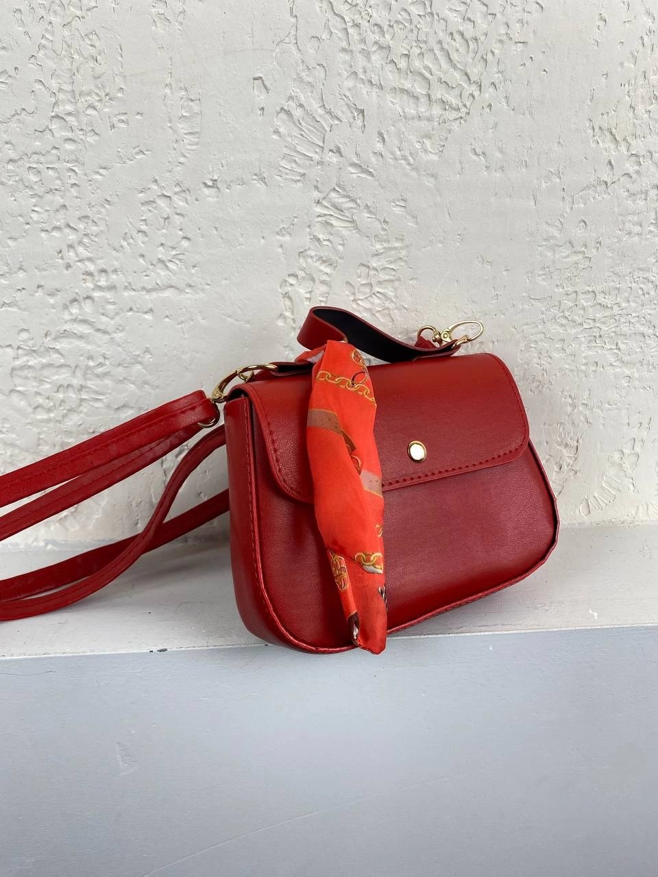 Kırmızı Renk Fularlı Çapraz Çanta