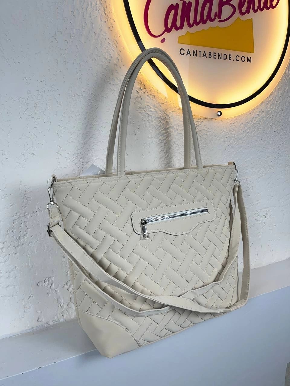 Krem Büyük Boy Kapitone Kol Çanta CB6399