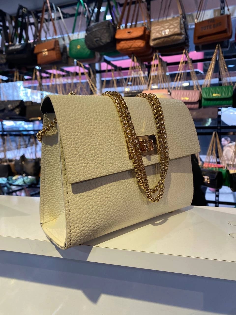 Krem Kalıp Zincirli 2024 Çanta