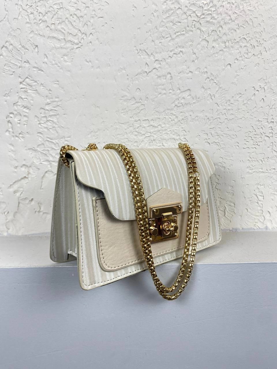 Krem Kalıp Zincirli Çanta