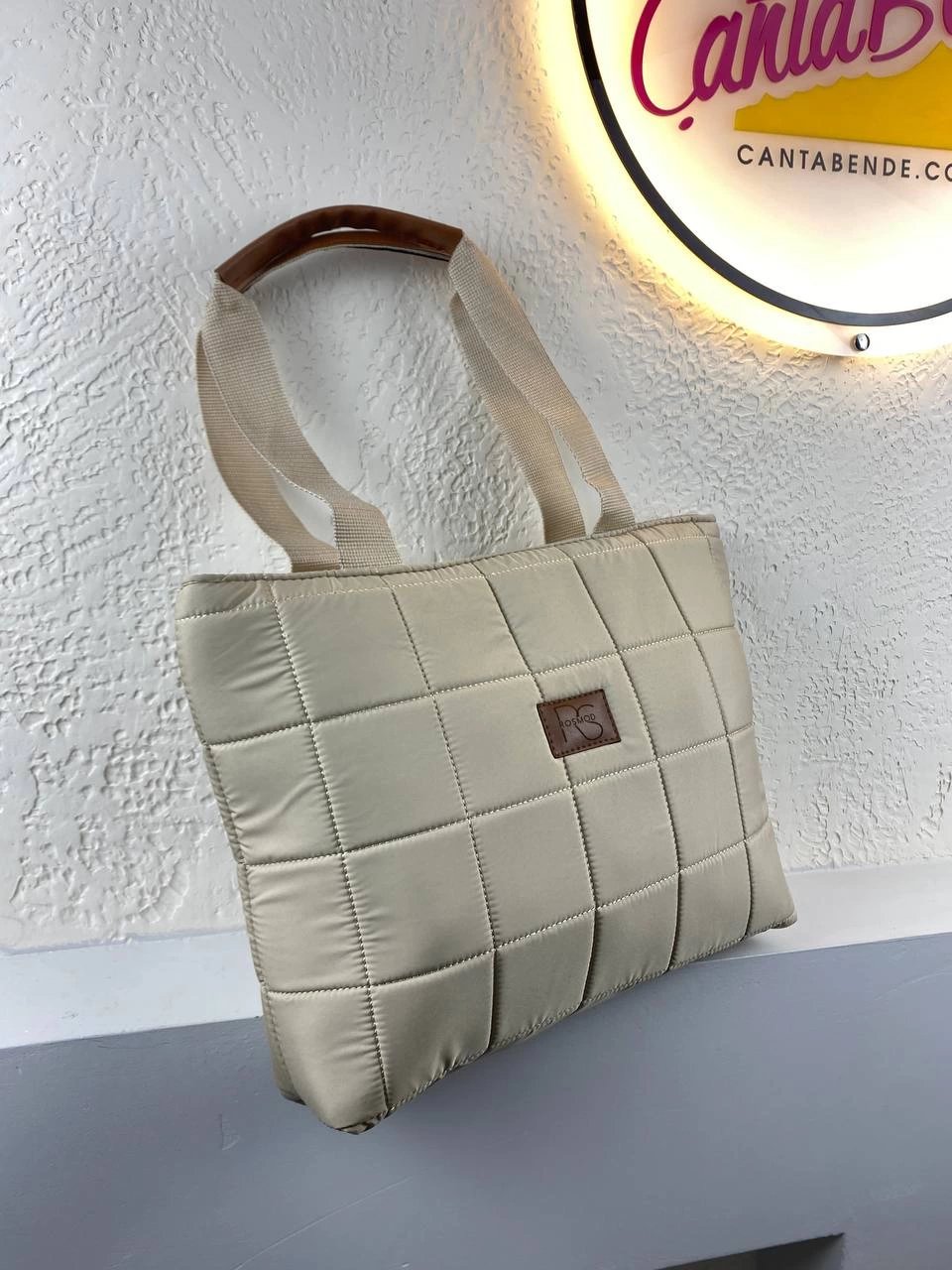 Krem Renk Büyük Boy Kampanyalı Paraşüt Kol Çanta CB96278