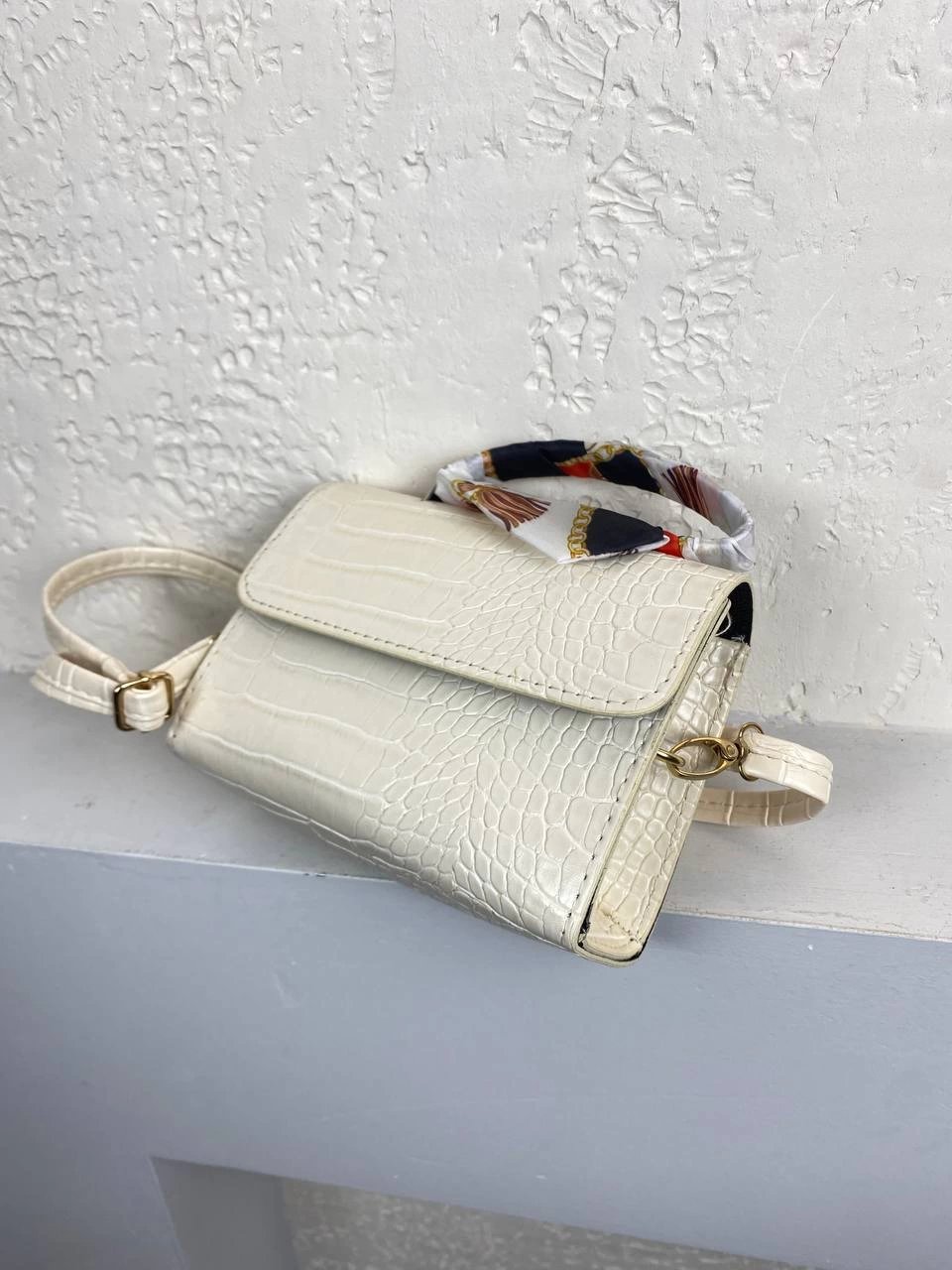 Krem Renk Fular Detaylı Kol Çanta