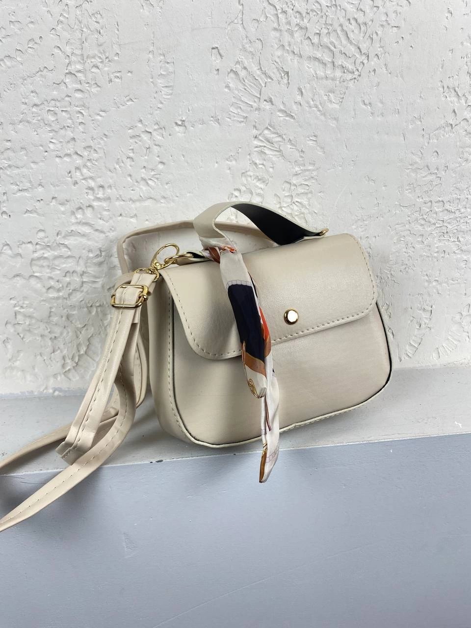 Krem Renk Fularlı Çapraz Çanta